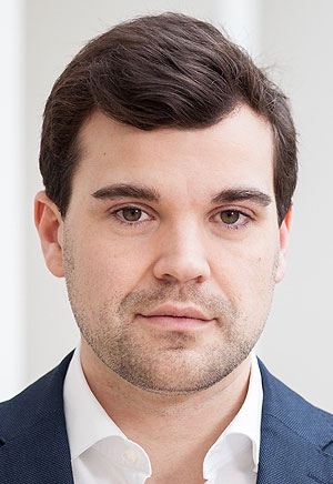 Adrian Kraft ist Fachanwalt für Arbeitsrecht.